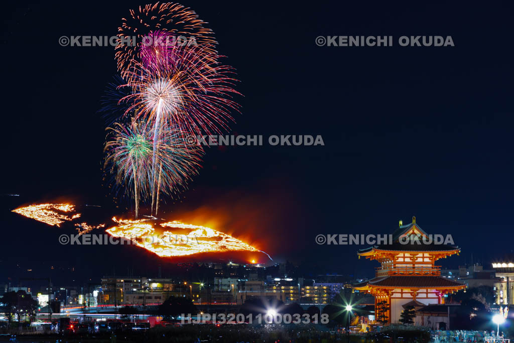 奈良県　若草山の山焼きと花火