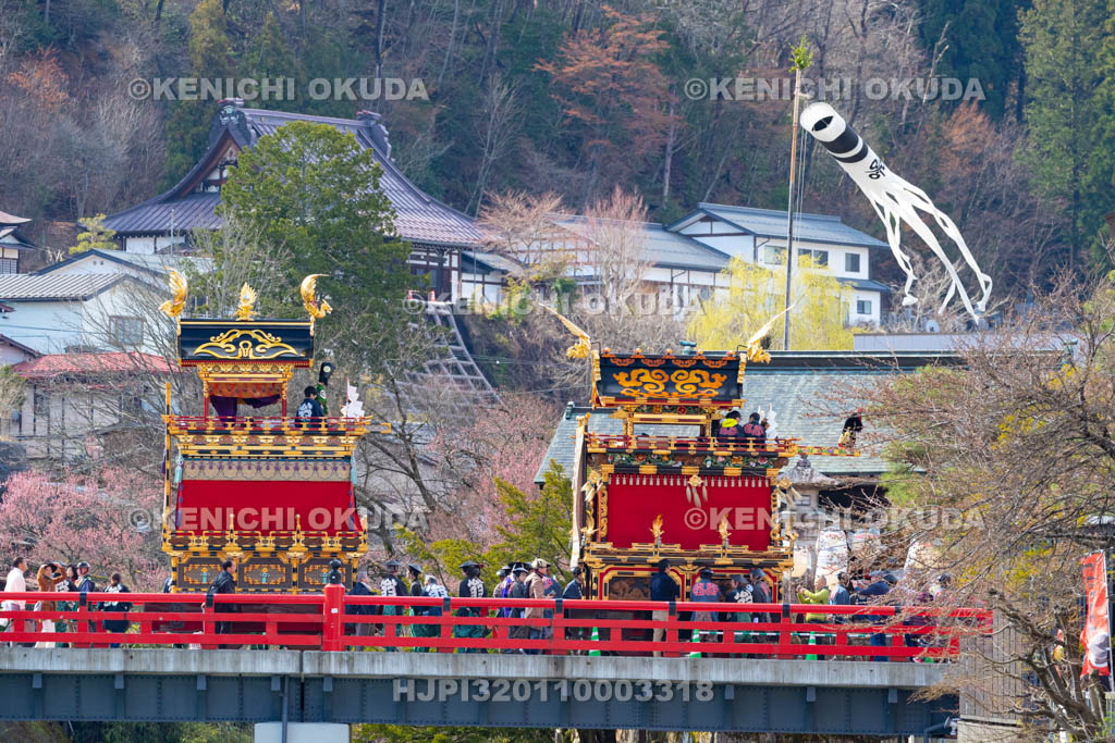 岐阜県　春の高山祭　中橋と屋台　