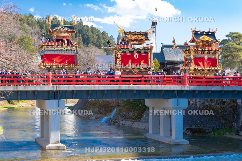 岐阜県 春の高山祭 中橋と屋台