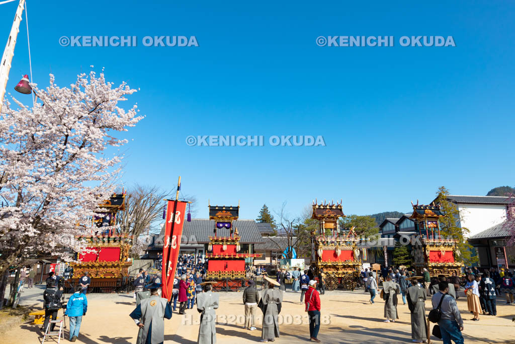 岐阜県　古川祭　まつり広場の屋台曳き揃え