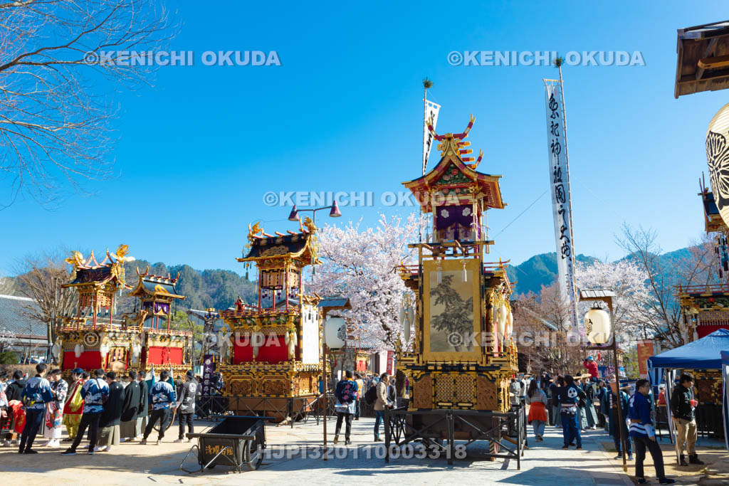 岐阜県　古川祭　まつり広場の屋台曳き揃え