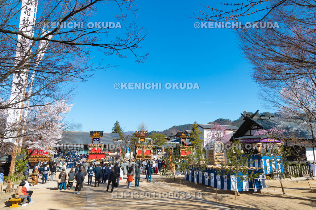 岐阜県　古川祭　まつり広場の屋台曳き揃え