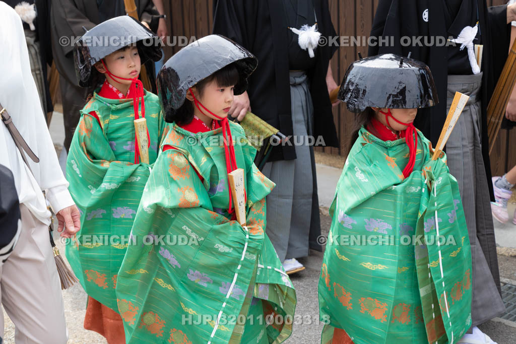 滋賀県　鍋冠祭　鍋冠乙女