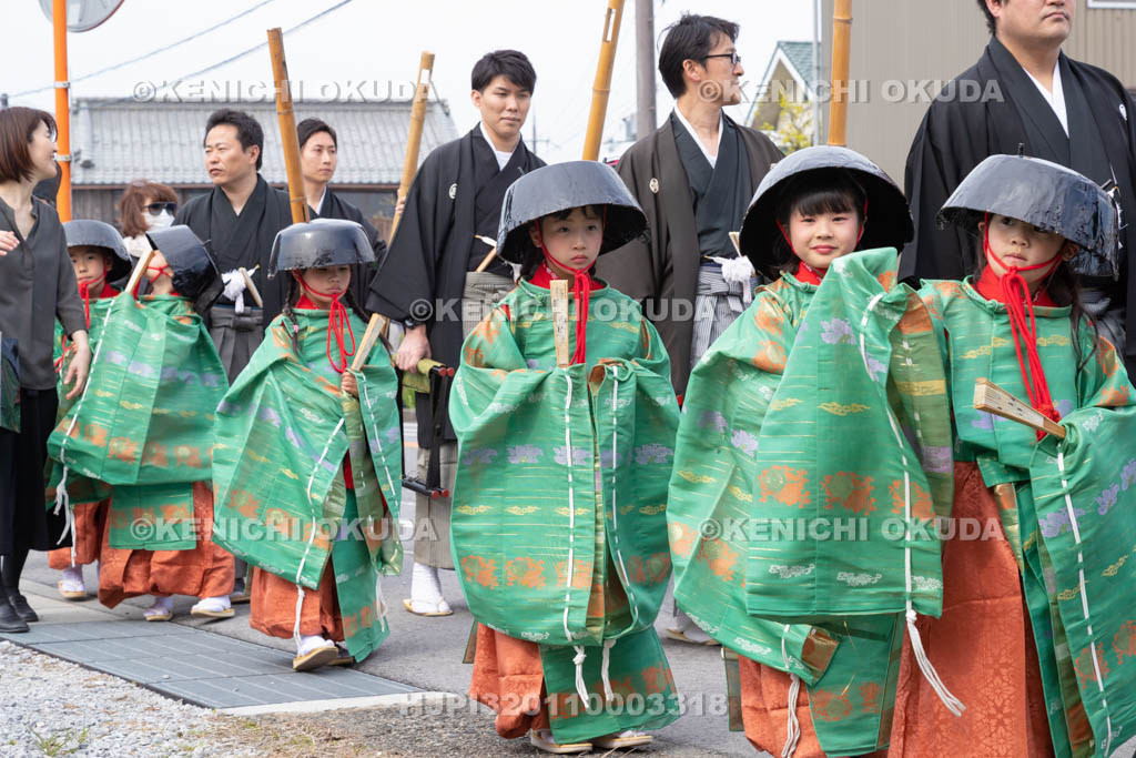 滋賀県　鍋冠祭　鍋冠乙女
