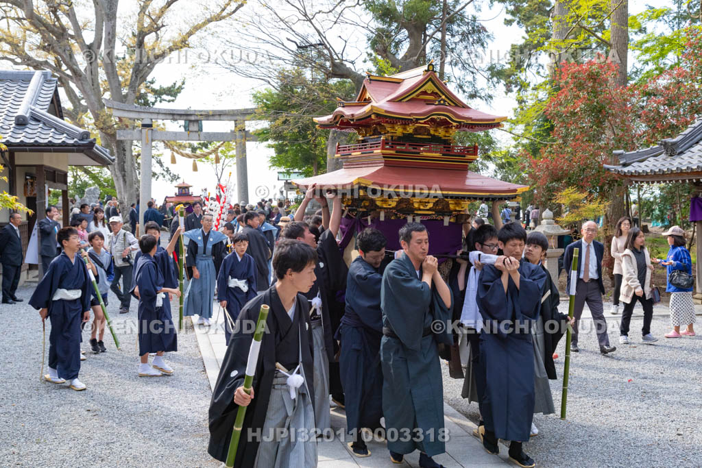 滋賀県　鍋冠祭　上多良の太鼓山
