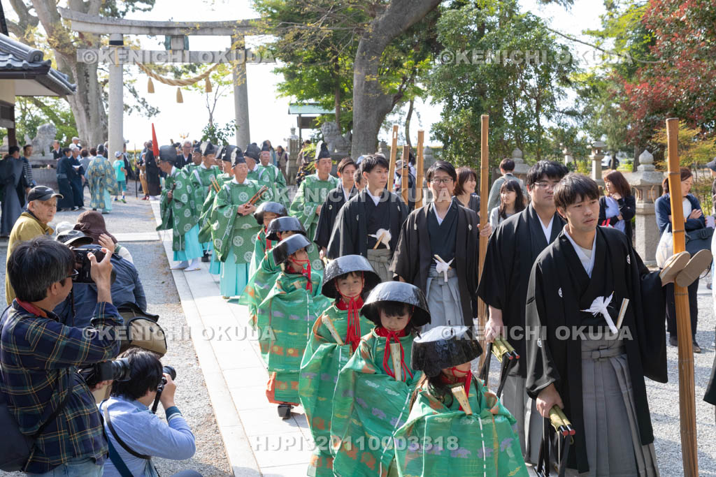 滋賀県　鍋冠祭　鍋冠乙女