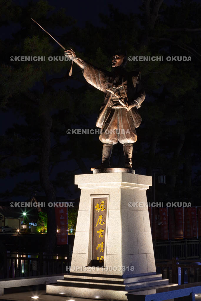 島根県　松江城　堀尾吉晴公像