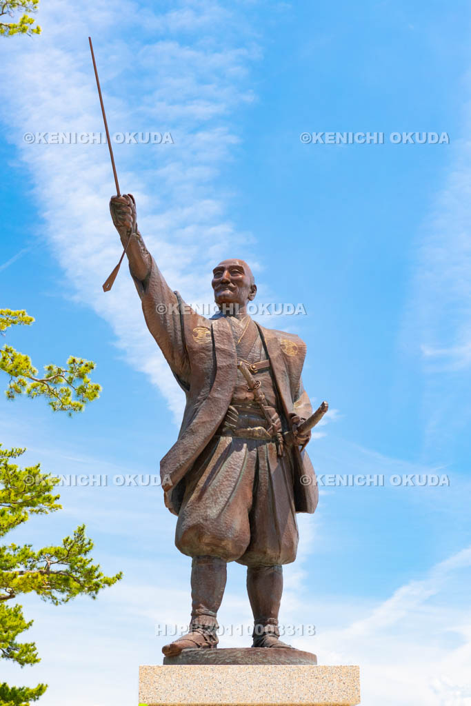 島根県　松江城　堀尾吉晴公像