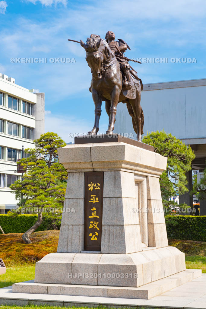 島根県　島根県庁前の松平直政公騎馬像