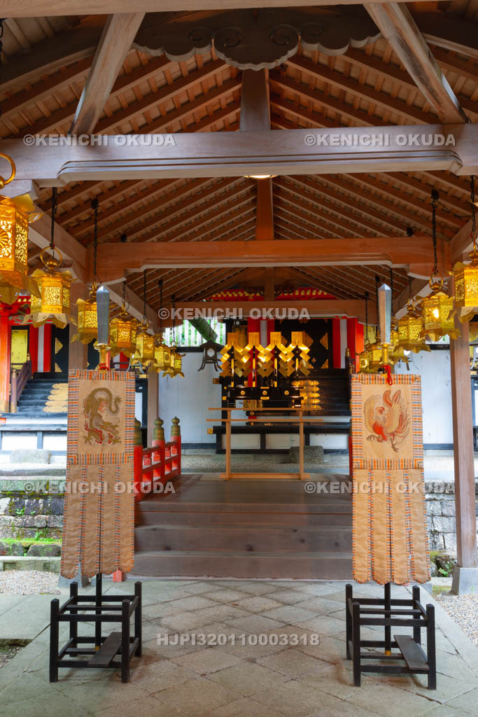 大阪府　枚岡神社　本殿前