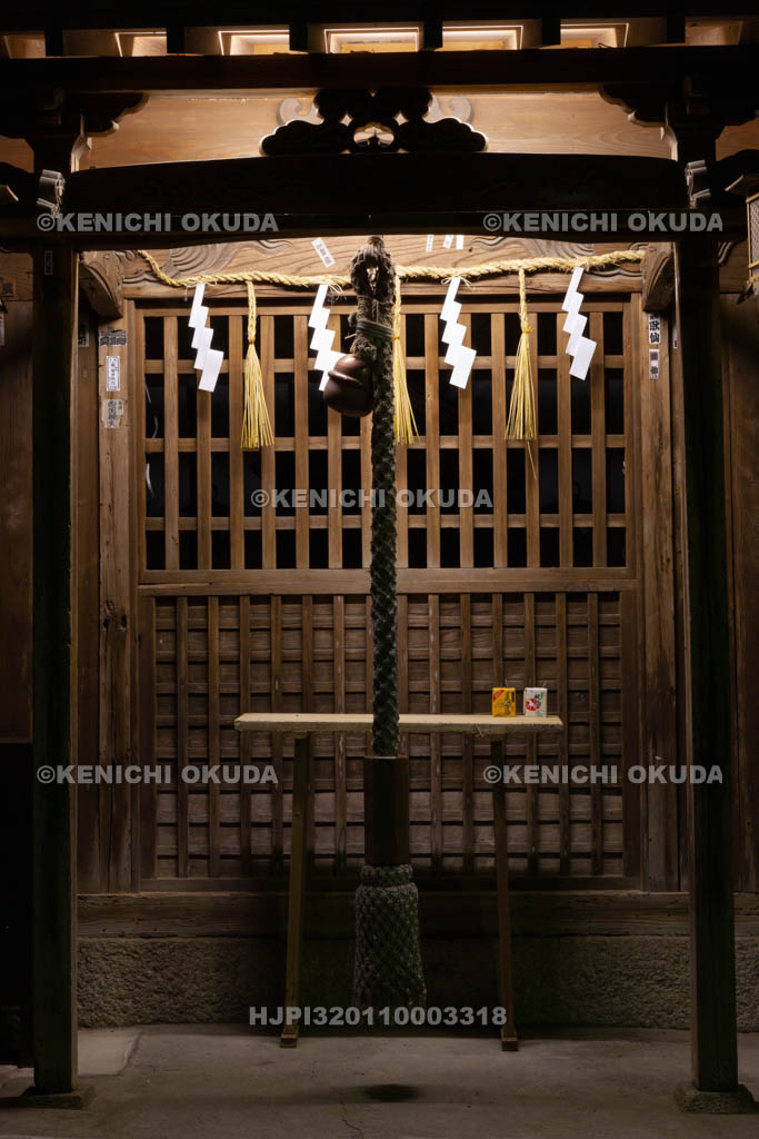 大阪府　夜の枚岡神社　末社　天神地祇社