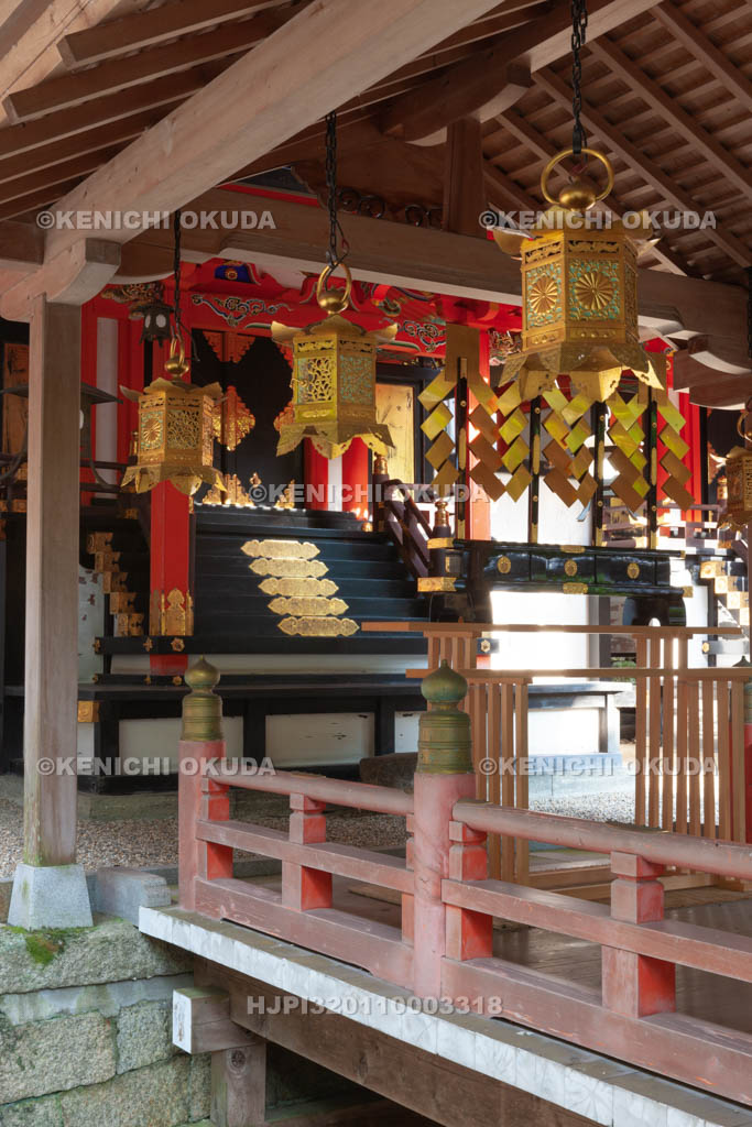 大阪府　枚岡神社　本殿前