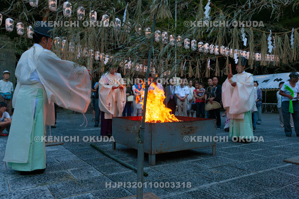 大阪府　枚岡神社　枚岡燈明祭　祈祷木焼納祭