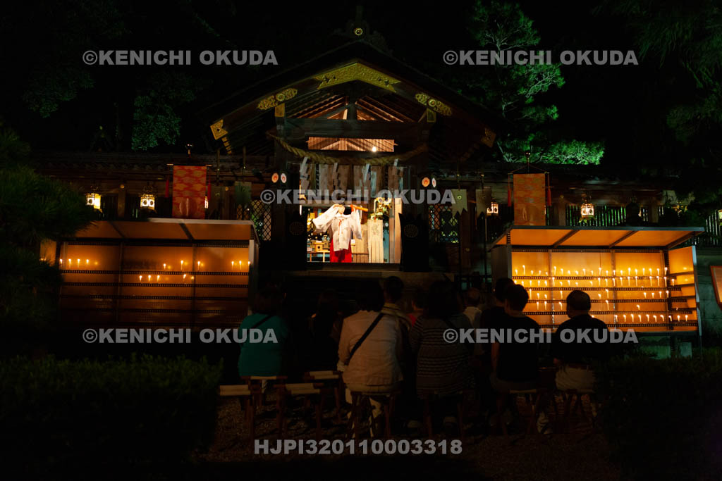 大阪府　枚岡神社　枚岡燈明祭　神楽の奉納