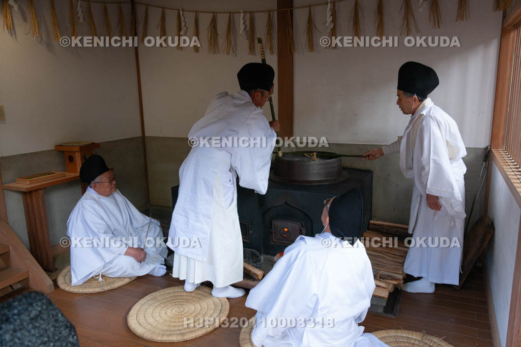 大阪府　枚岡神社　粥占神事