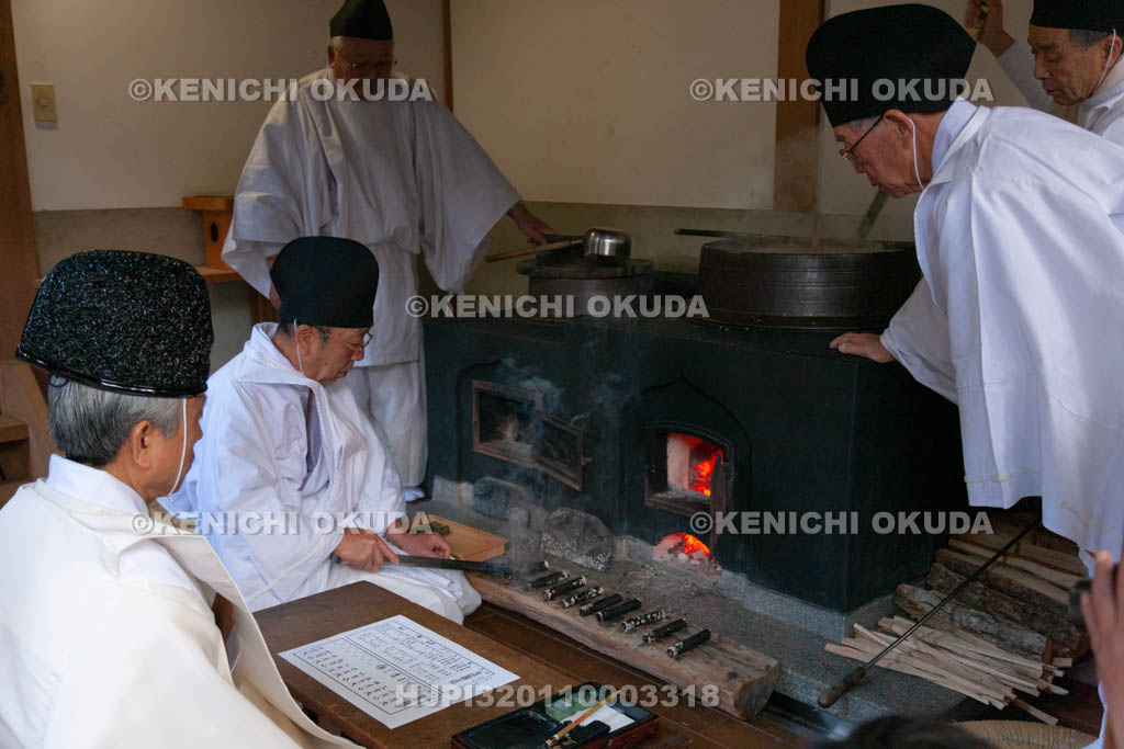 大阪府　枚岡神社　粥占神事