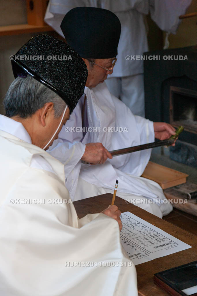 大阪府　枚岡神社　粥占神事