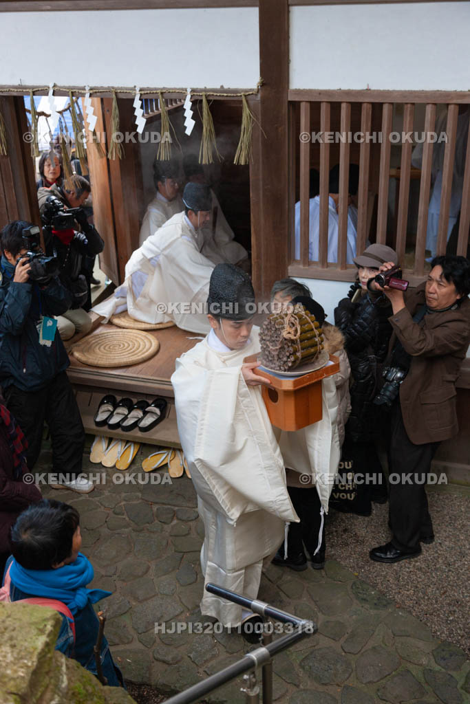大阪府　枚岡神社　粥占神事