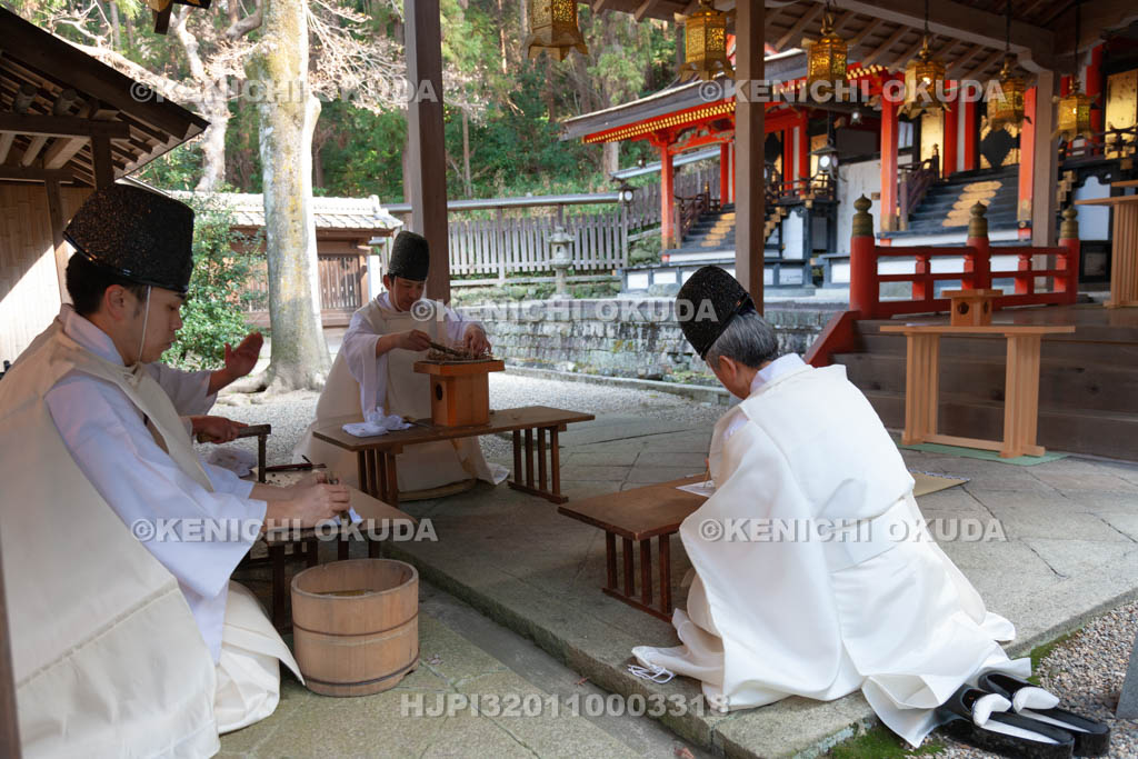 大阪府　枚岡神社　粥占神事