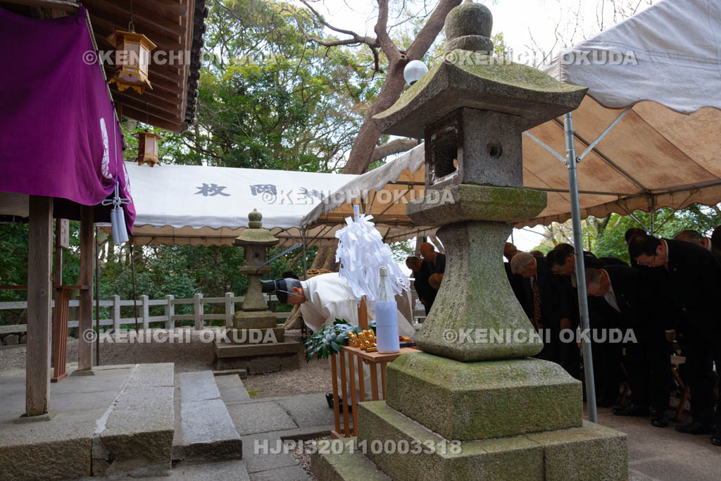 大阪府　枚岡神社　末社天神地祇社例祭　拝礼