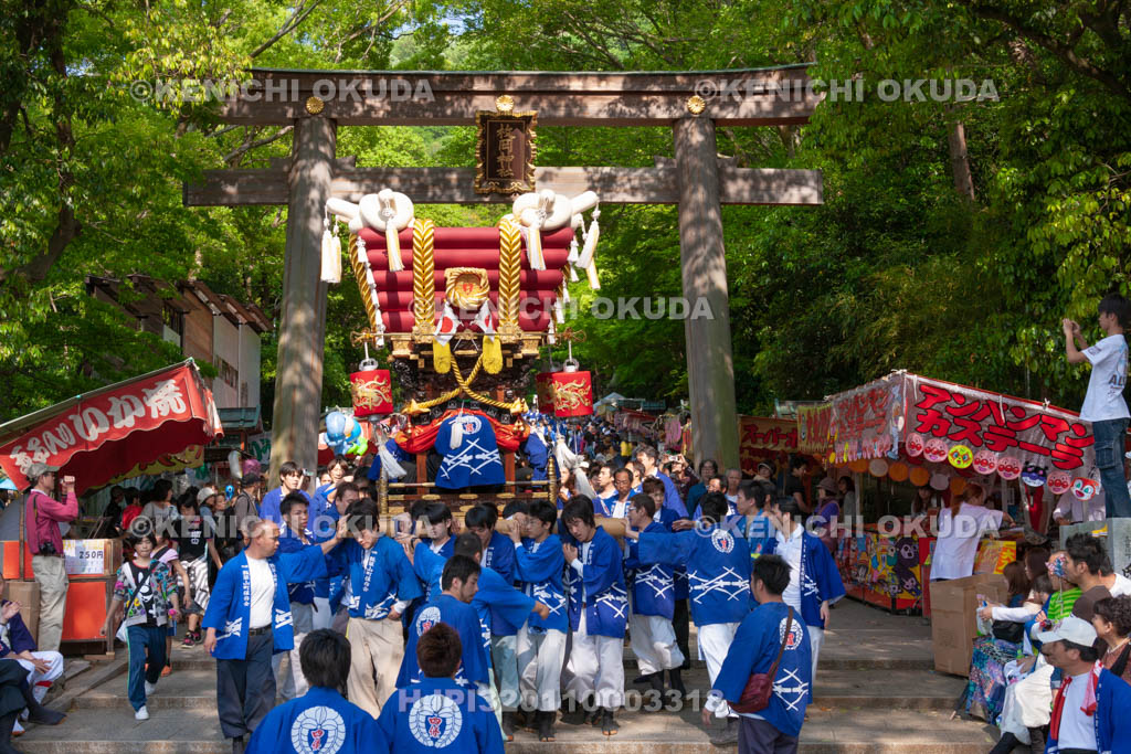 大阪府　枚岡神社　小太鼓まつり　太鼓台宮出