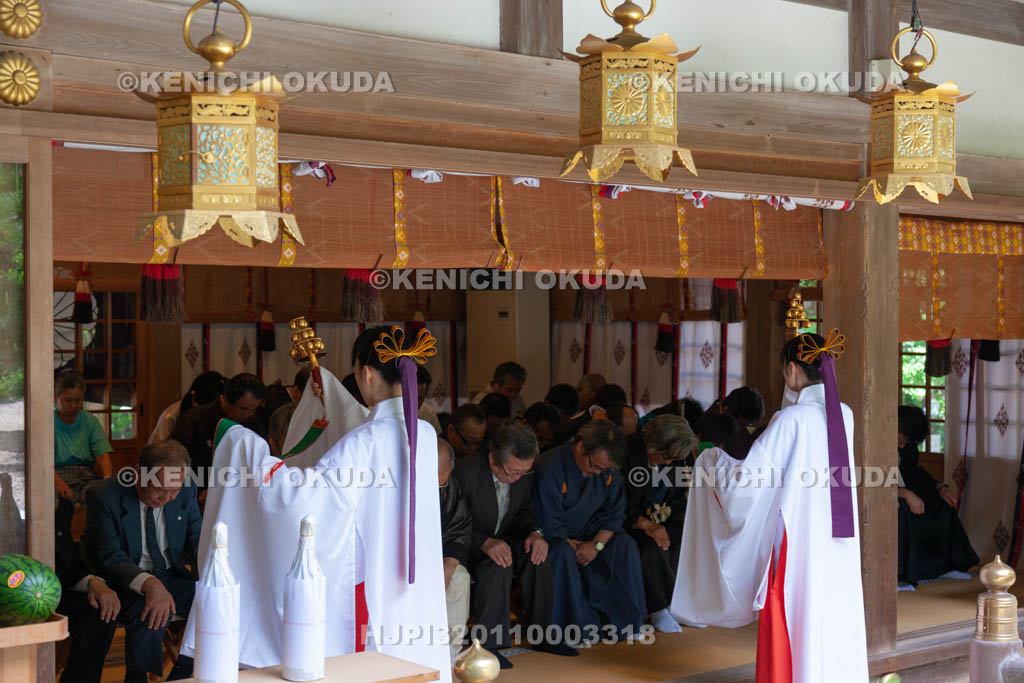 大阪府　枚岡神社　神楽奉奏　鈴振り