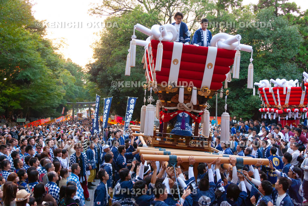 大阪府　枚岡神社　秋郷祭　太鼓台中担　差し上げ