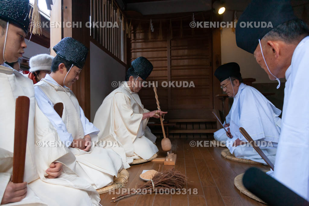 大阪府　枚岡神社　粥占神事
