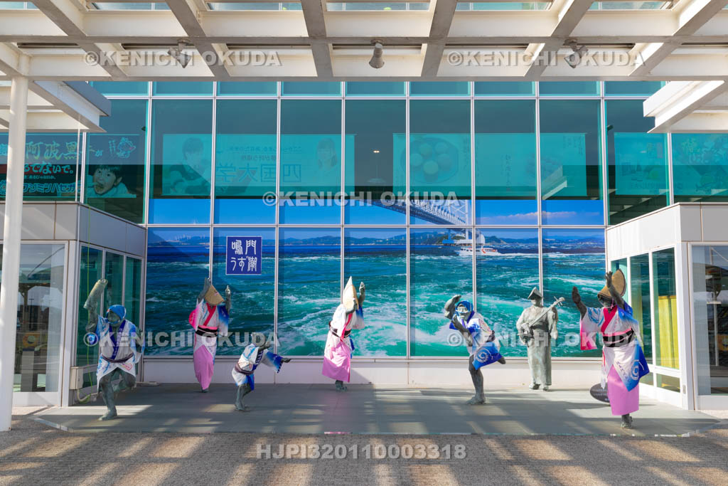 徳島県　徳島阿波おどり空港　阿波踊り像