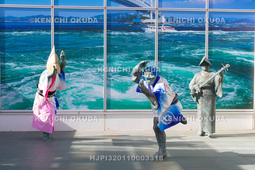 徳島県　徳島阿波おどり空港　阿波踊り像