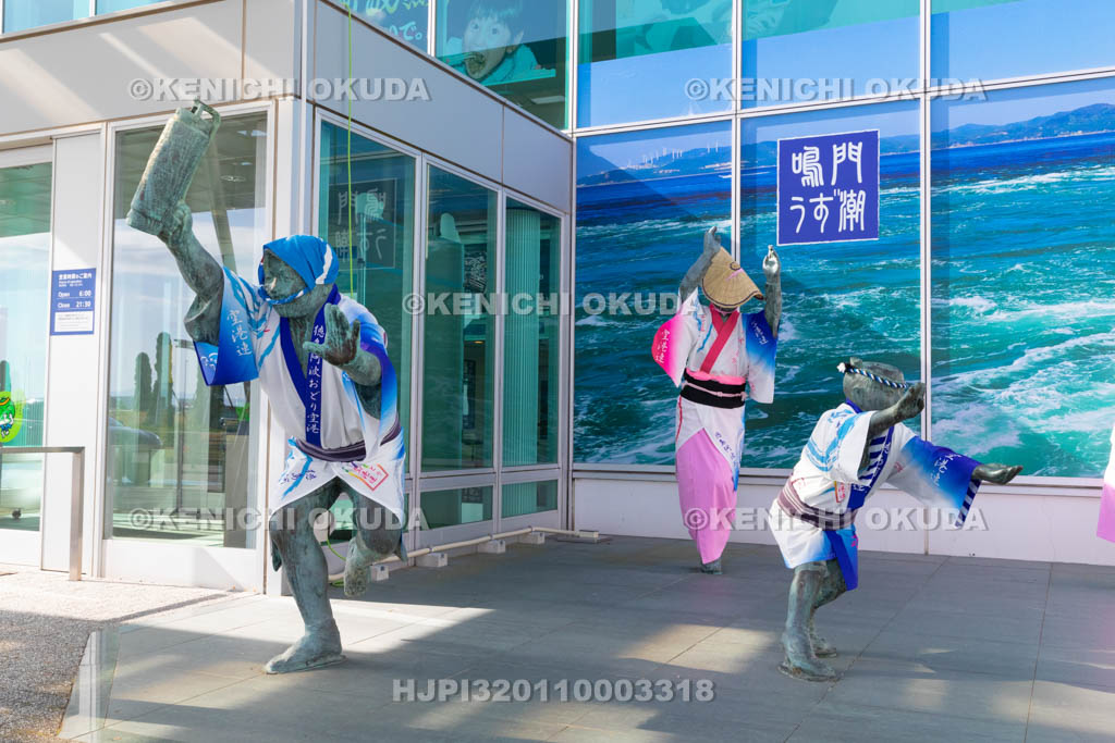 徳島県　徳島阿波おどり空港　阿波踊り像