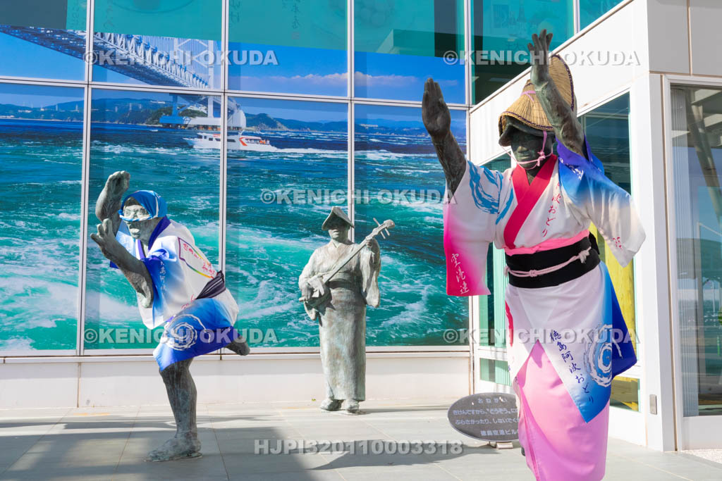 徳島県　徳島阿波おどり空港　阿波踊り像