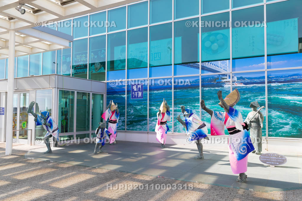 徳島県　徳島阿波おどり空港　阿波踊り像