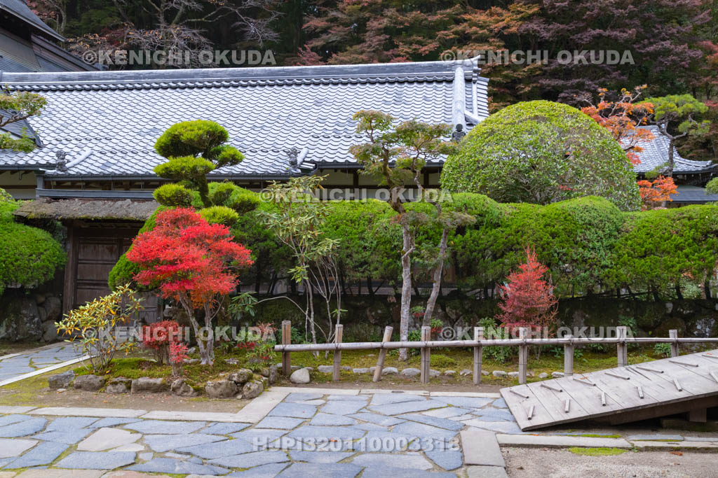 奈良県　室生寺　紅葉と本坊