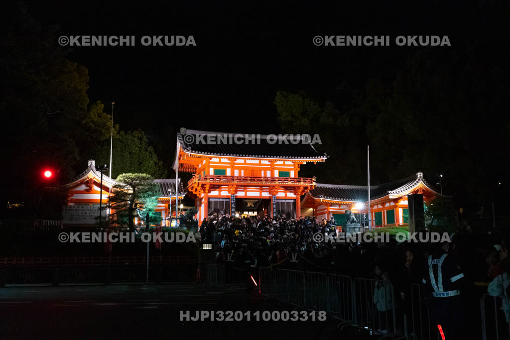 京都府　初詣客で賑わう八坂神社