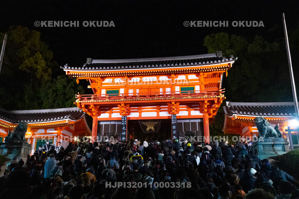 京都府 初詣客で賑わう八坂神社