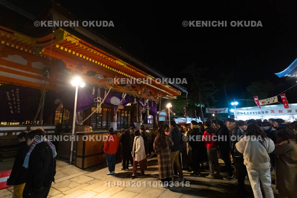 京都府　初詣客で賑わう八坂神社