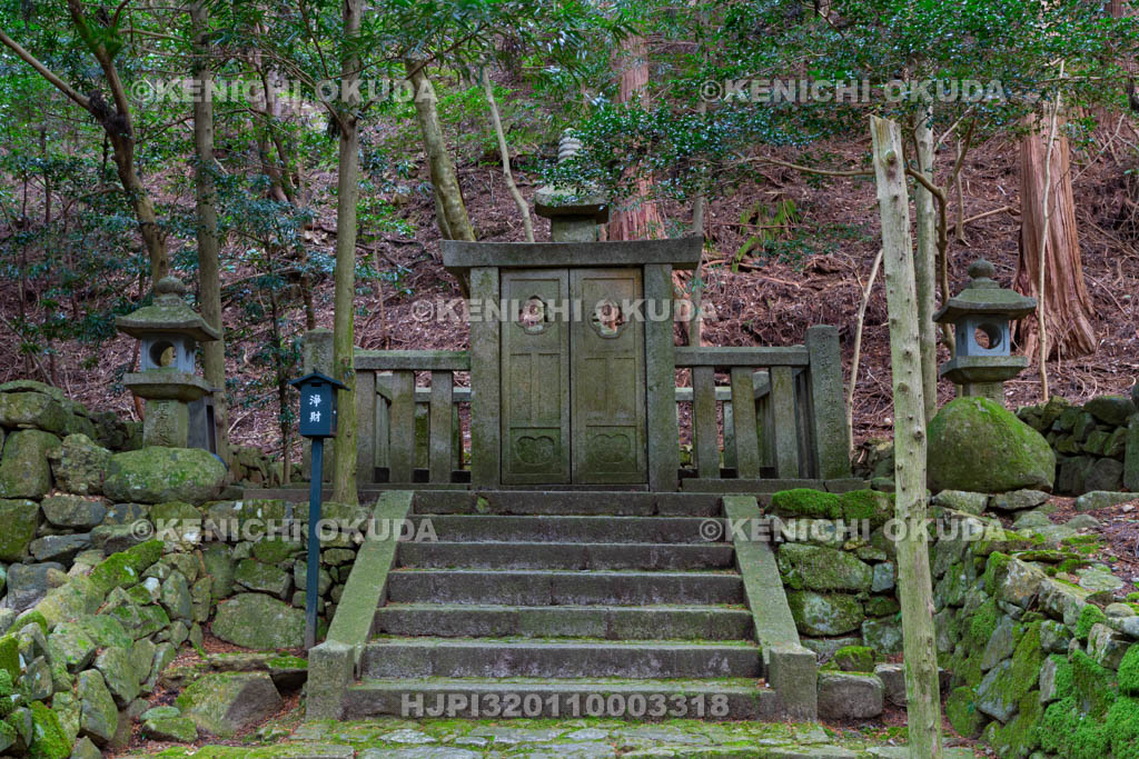 京都府　来迎院　聖応大師良忍上人三重石塔