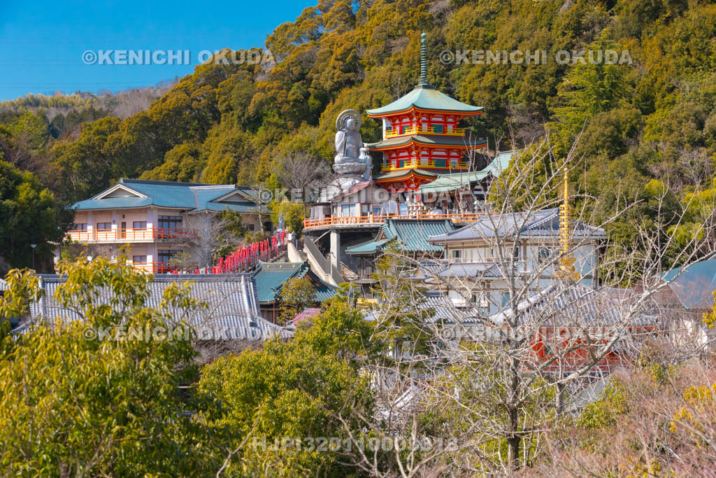 奈良県　信貴山　朝護孫子寺　遠景