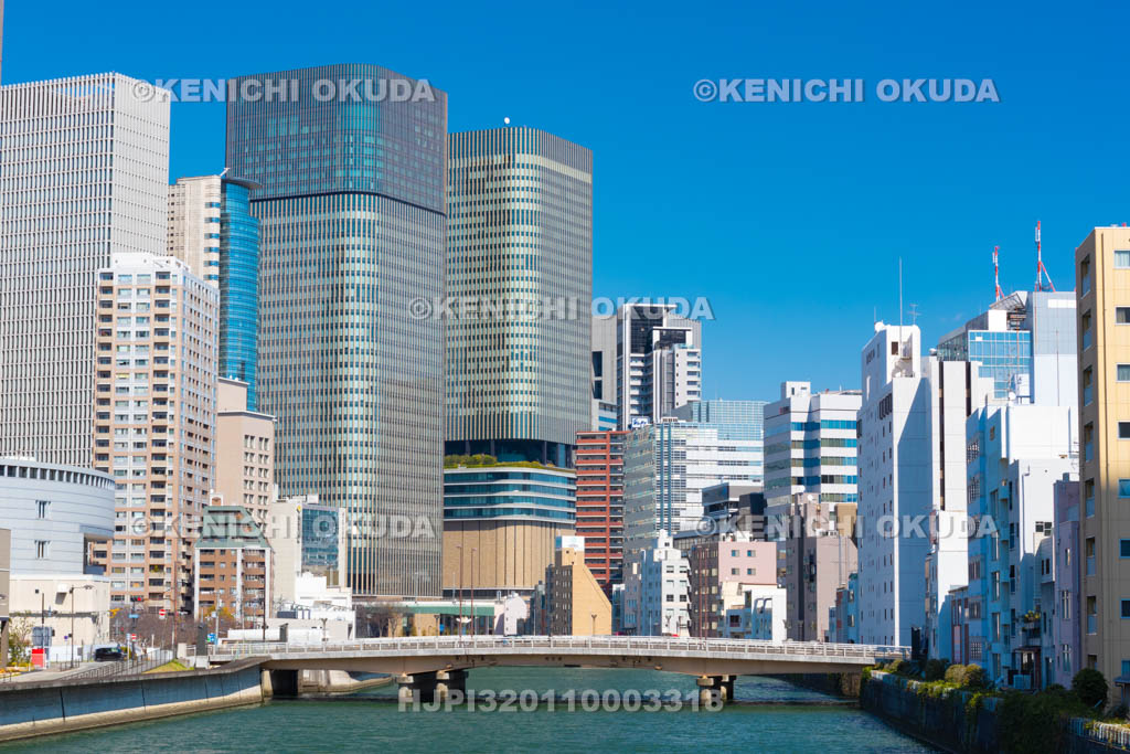 大阪府 常安橋とビル群