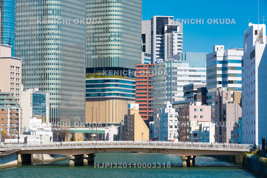 大阪府 常安橋とビル群