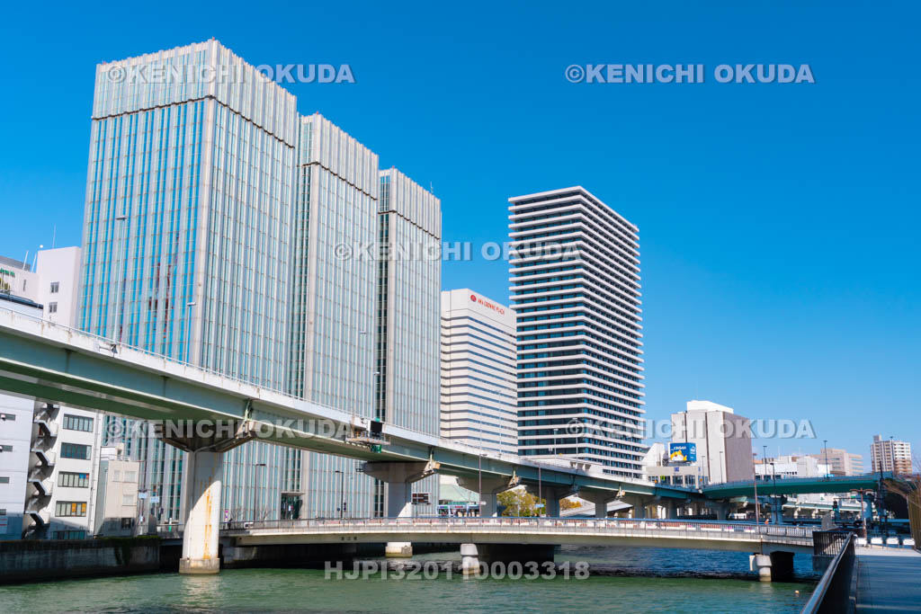 大阪府 渡辺橋とビル群
