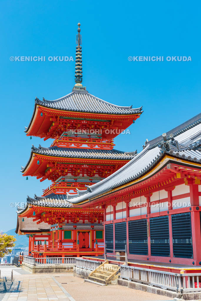 京都府　清水寺　経堂と三重塔