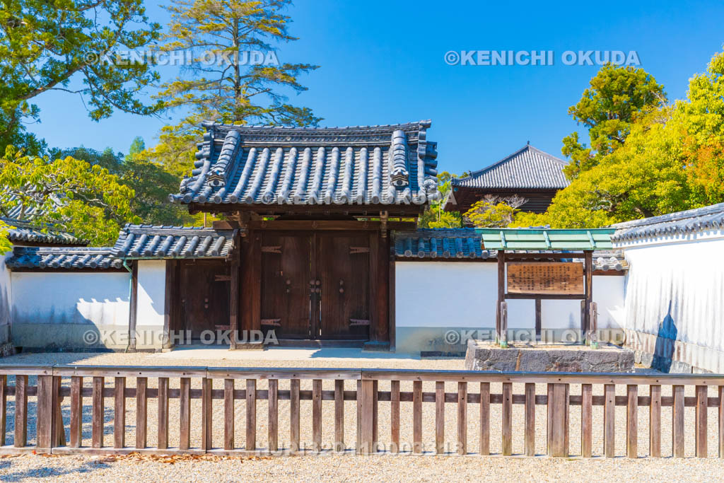 奈良県　東大寺　正倉院の門　　