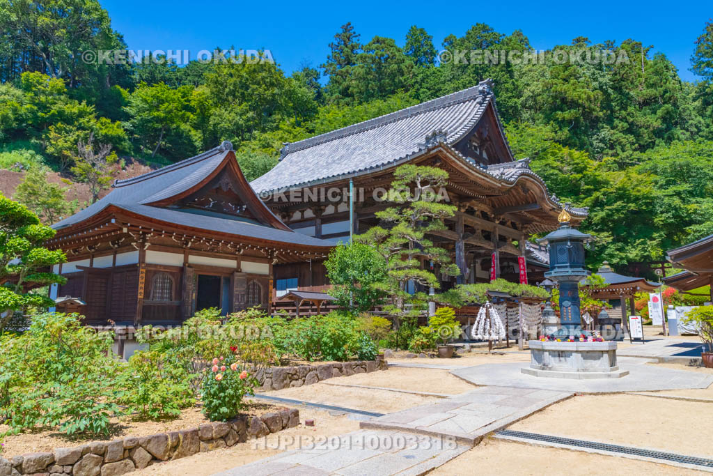 奈良県　明日香村　岡寺　本堂と開山堂