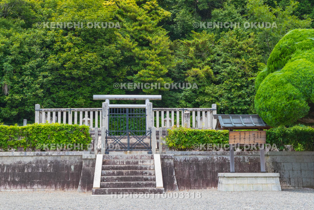 奈良県　明日香村　天武・持統天皇陵（檜隅大内陵）