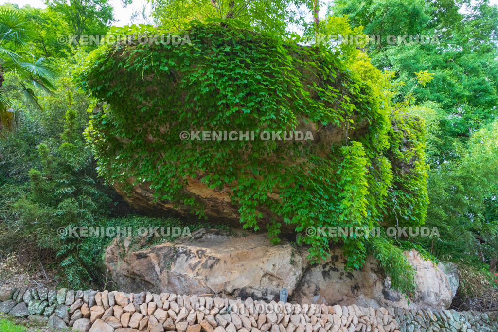 群馬県　長厳寺　天狗岩　