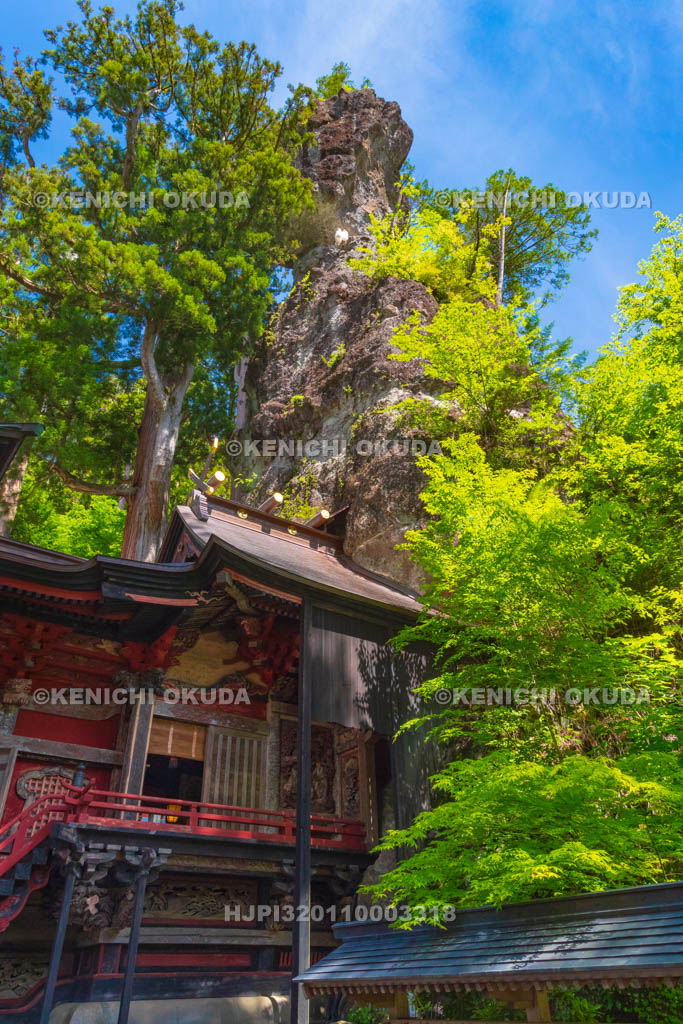 群馬県　榛名神社　御姿岩と社殿　本社ほか
