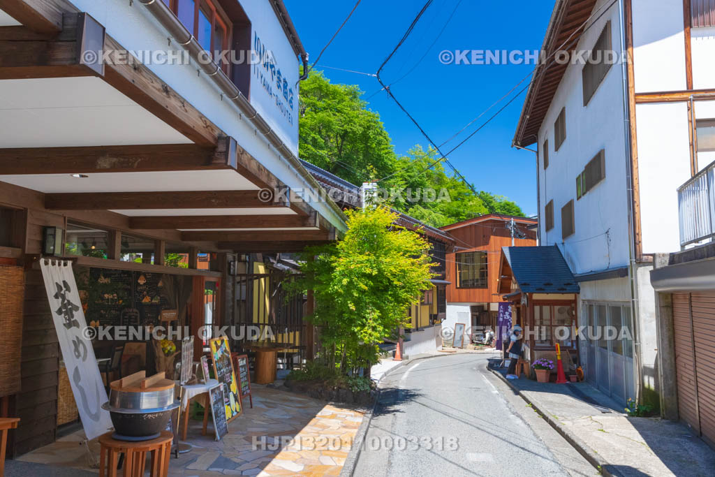 群馬県　草津温泉街　湯滝通り