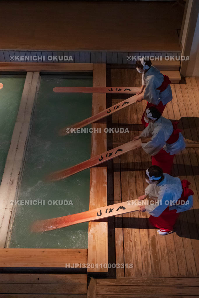 群馬県　草津温泉　熱乃湯　湯もみ